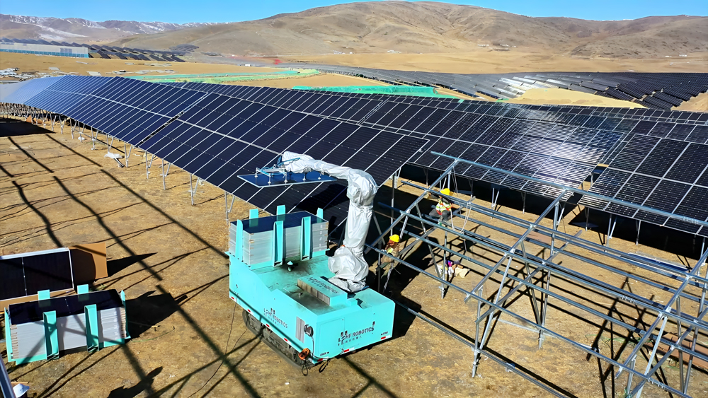 該項目建設的50兆瓦儲能電站是四川省首個構網型儲能電站，在2小時內可充電或放電5萬度 。“構網型儲能電站”將儲能電池與光伏發(fā)電裝置連接，形成一個具有自動充放電功能的小型電網，不僅能調節(jié)清潔能源發(fā)電項目的波動性，還能有效改善偏遠地區(qū)電網的穩(wěn)定運行能力。