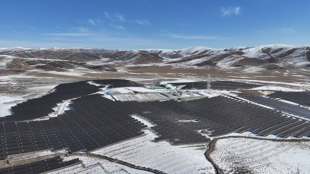 四川紅原安曲一期光伏項目全容量并網發(fā)電后，預計年發(fā)電量達4.5億千瓦時，進一步優(yōu)化區(qū)域能源結構，提高供電安全保障能力。