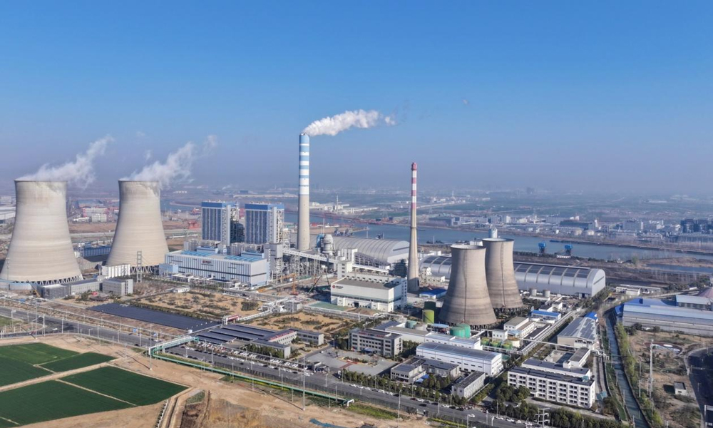 江蘇宿遷公司1×B50兆瓦燃煤背壓熱電聯產項目建設正如火如荼進行，作為國內首臺套500噸每小時等級塔式鍋爐，建成后供熱能力達到350噸/小時，對區域供熱的安全性、經濟性、可靠性產生較大影響。丁一 攝