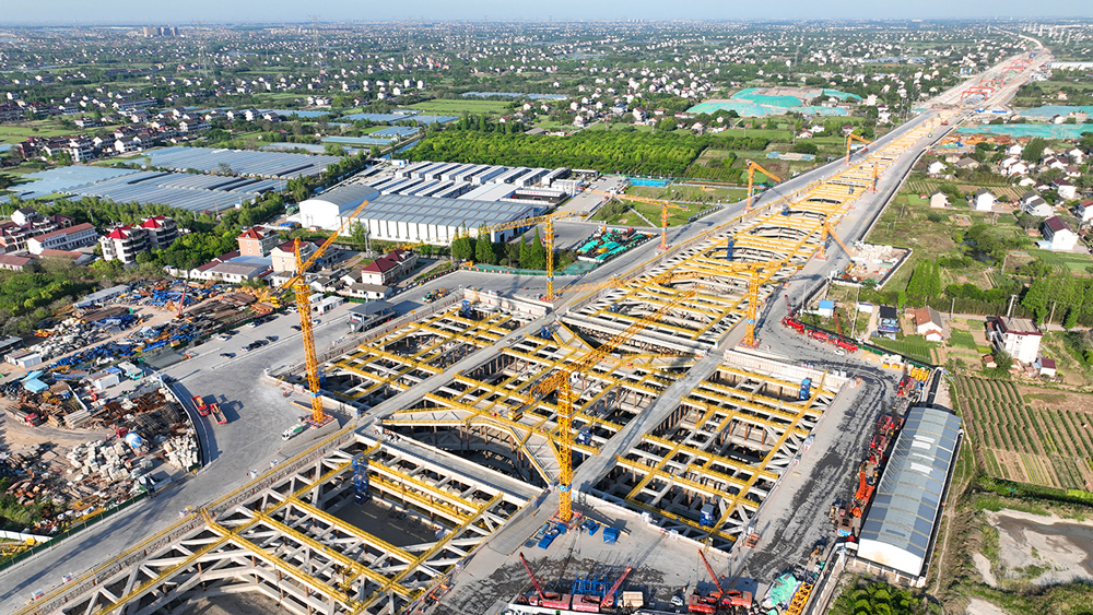 江蘇北沿江高鐵海門北站主體工程施工現場。