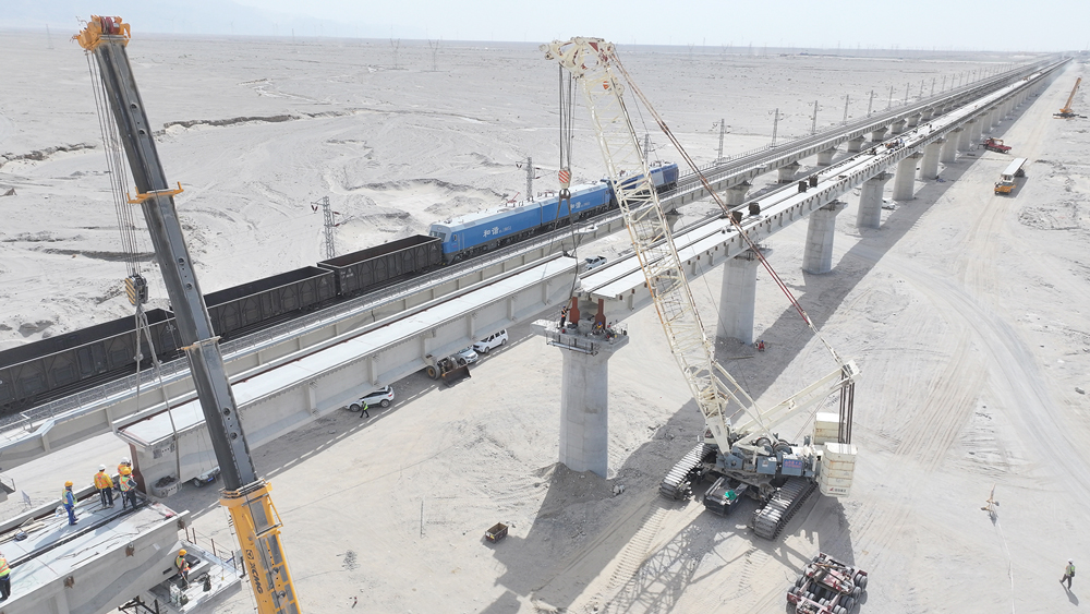 羅若鐵路米蘭河特大橋施工現場。