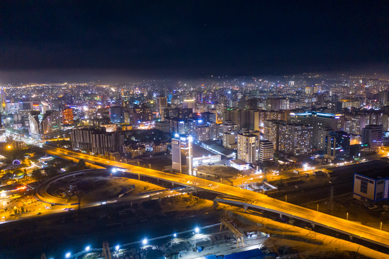 圖為9月15日在蒙古國首都烏蘭巴托航拍的該國最大互通立交橋。新華社發(fā)（徐彬攝）