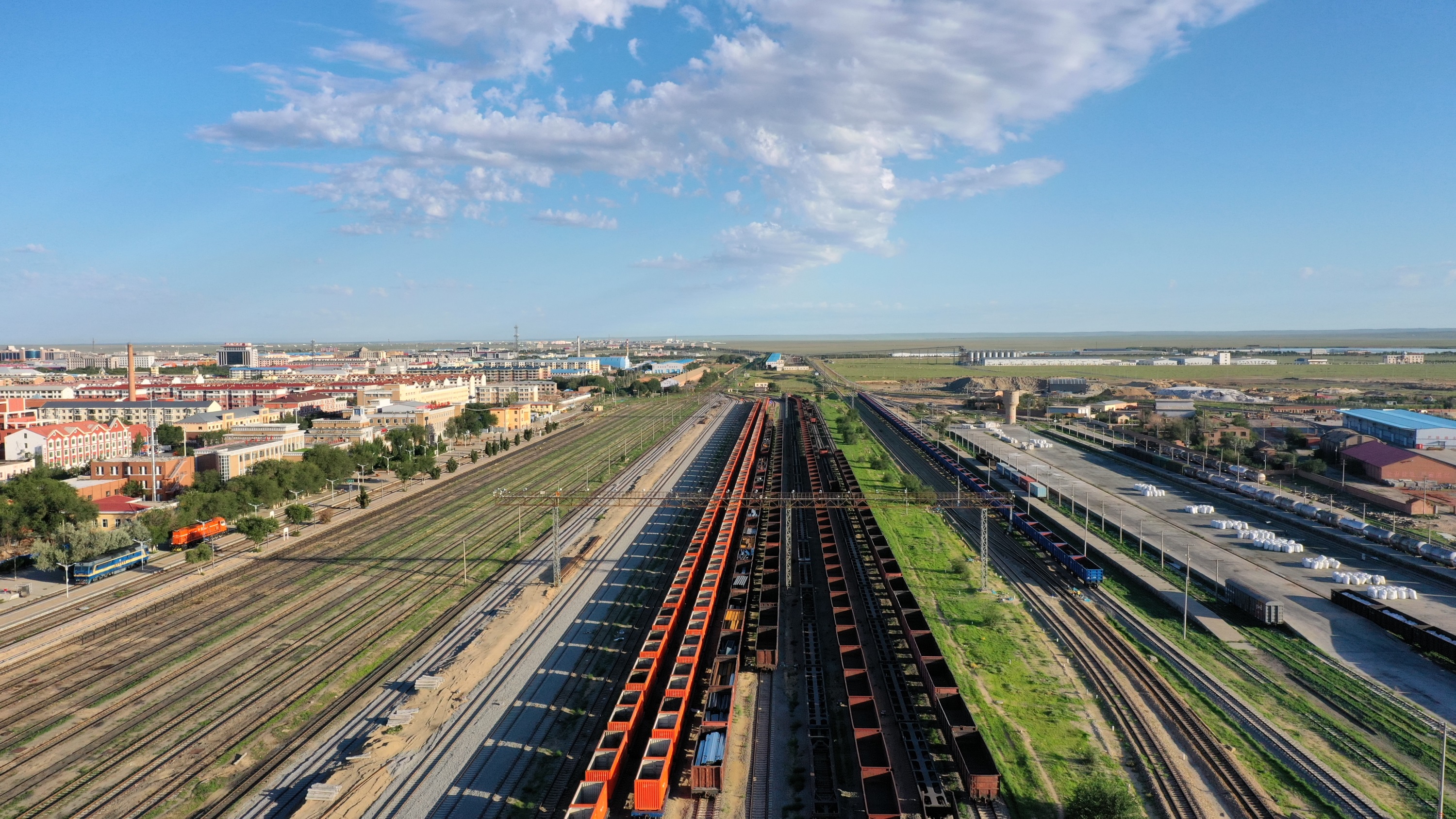 二連站線路改造.JPG 二連站線路改造.JPG