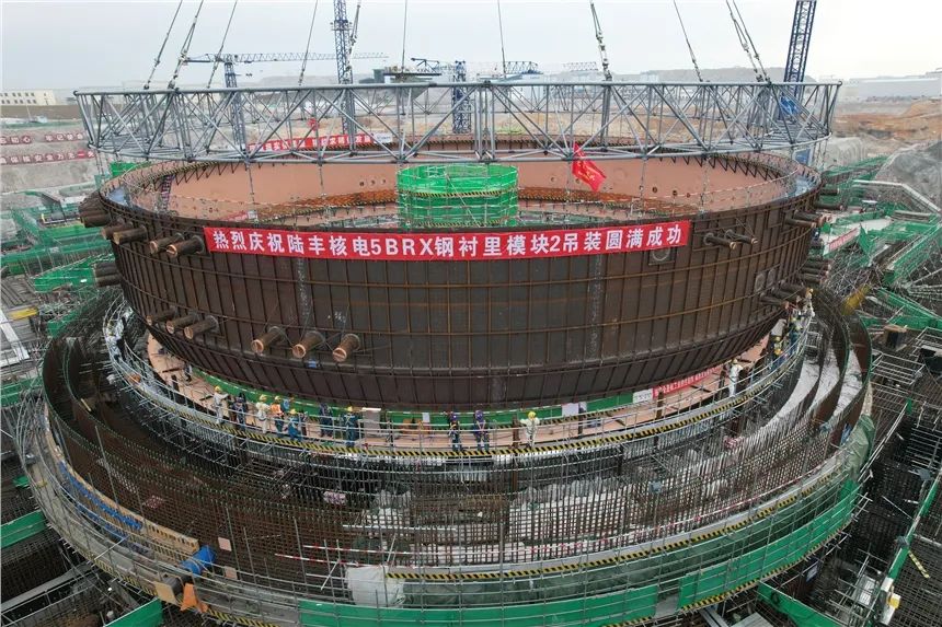 陸豐核電5號機組核島鋼襯里模塊二吊裝現場.jpg 陸豐核電5號機組核島鋼襯里模塊二吊裝現場.jpg