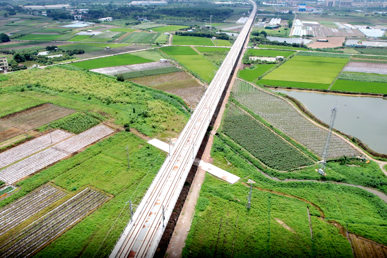 廣汕高鐵跨永石大道特大橋.png 廣汕高鐵跨永石大道特大橋.png