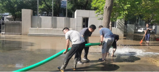 中煤地質總局：支部挺起來 黨員站出來 風雨中構筑防汛抗災堤壩0806(1)(1)2789.png