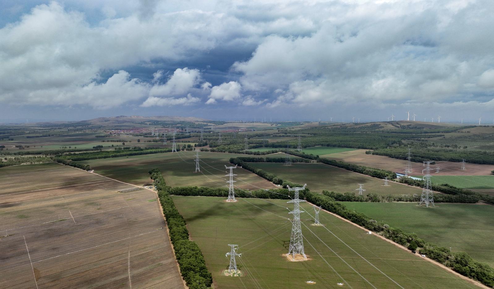 組圖｜張北—白土窯500千伏線路工程 高空緊固附件 圖4.png