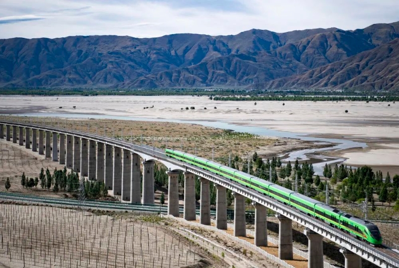 西藏拉林鐵路.jpg 西藏拉林鐵路.jpg