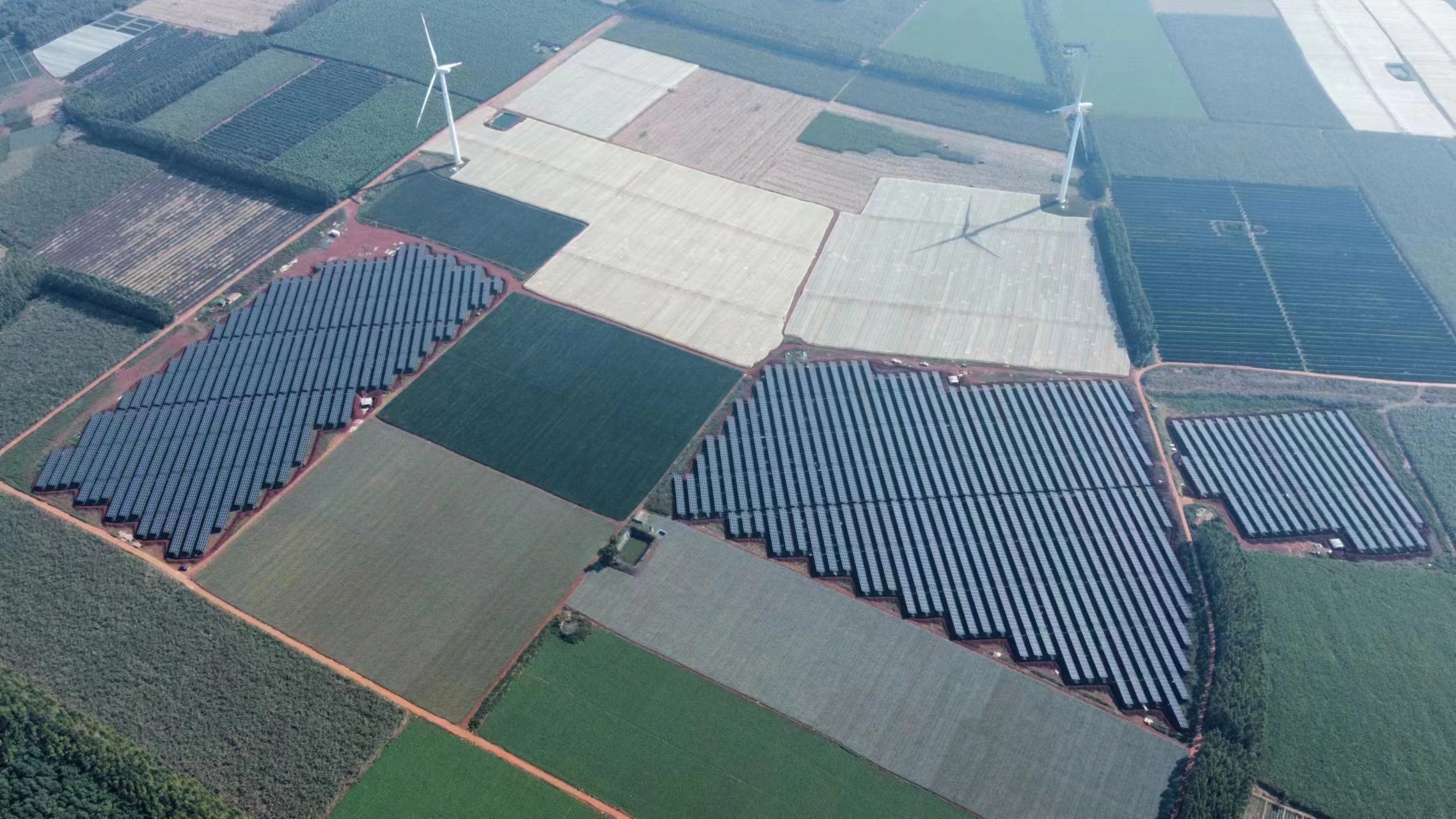 圖1:友好五一光伏項(xiàng)目建成并網(wǎng)發(fā)電.jpg 圖1:友好五一光伏項(xiàng)目建成并網(wǎng)發(fā)電.jpg