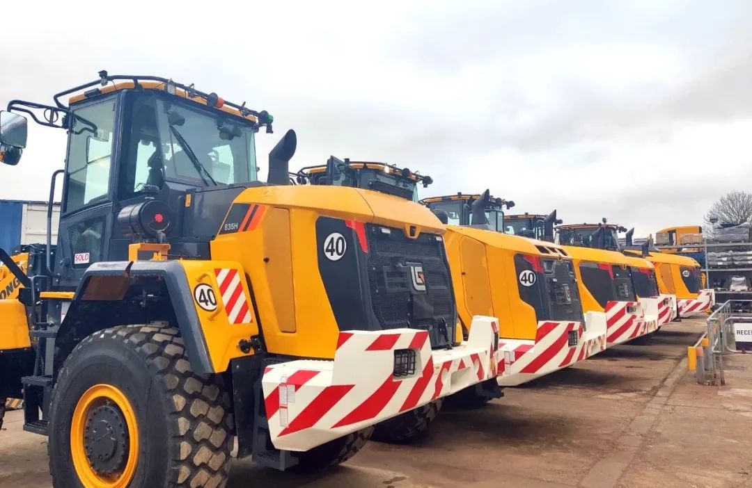 批量柳工裝載機陸續到達英國港口.jpg 批量柳工裝載機陸續到達英國港口.jpg