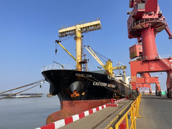 匯鴻集團出口印尼德龍工業園冶煉設備整裝待發.jpg 匯鴻集團出口印尼德龍工業園冶煉設備整裝待發.jpg