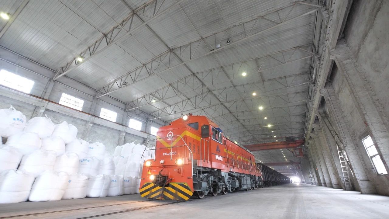 廣投產(chǎn)業(yè)鏈服務(wù)集團(tuán)：踐行產(chǎn)業(yè)化服務(wù)、市場(chǎng)化經(jīng)營(yíng) 推動(dòng)改革發(fā)展行穩(wěn)致遠(yuǎn)②.jpg