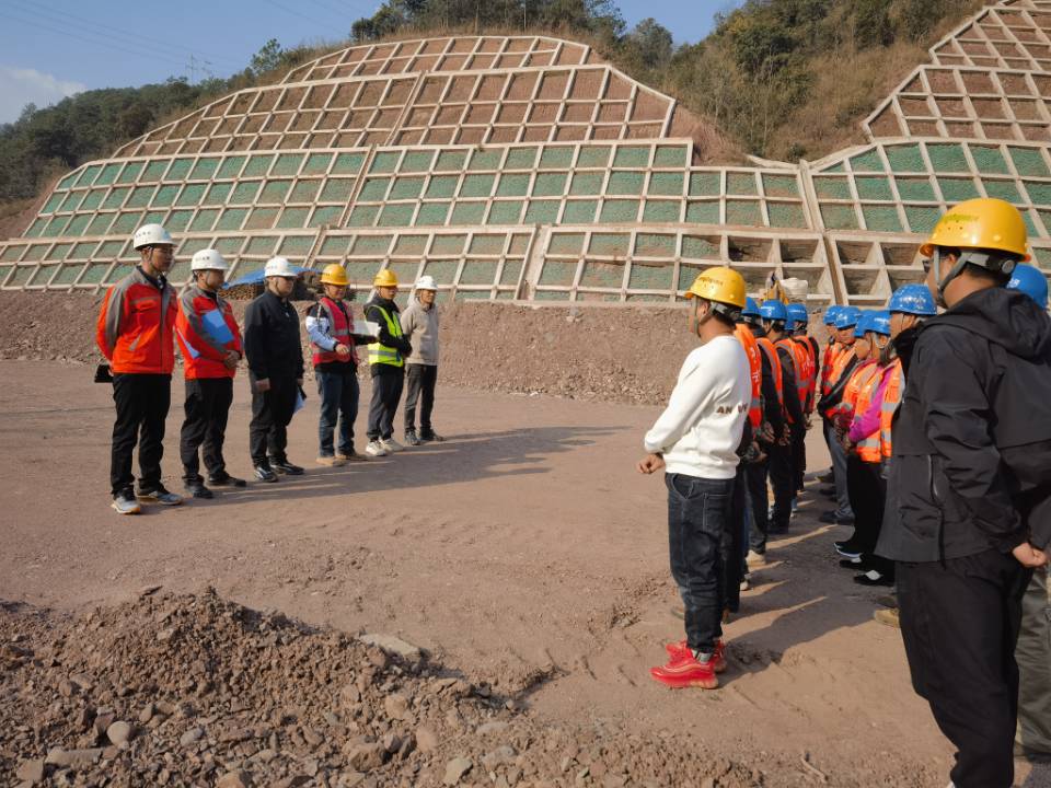 永昌高速大理段.jpg 永昌高速大理段.jpg