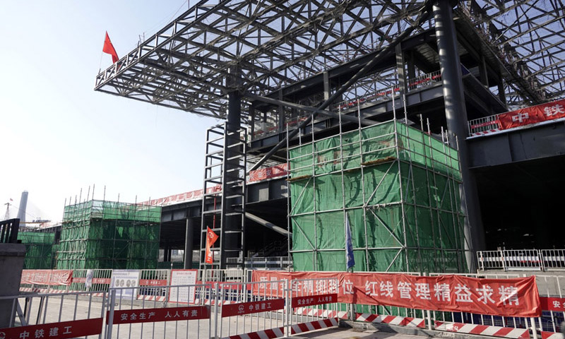 地鐵13號線成功撥線后，對京張高鐵實現(xiàn)年底開通運營、保障冬奧會交通組織有重要作用。圖為2月20日，建設中的京張高鐵清河站。新華社發(fā)（馮凱 攝）