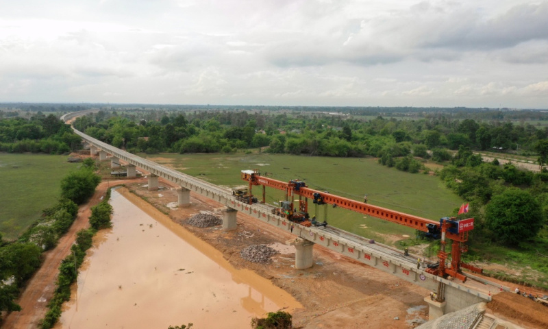 圖為6月1日拍攝的楠科內河特大橋。新華社發（臧衡 攝）