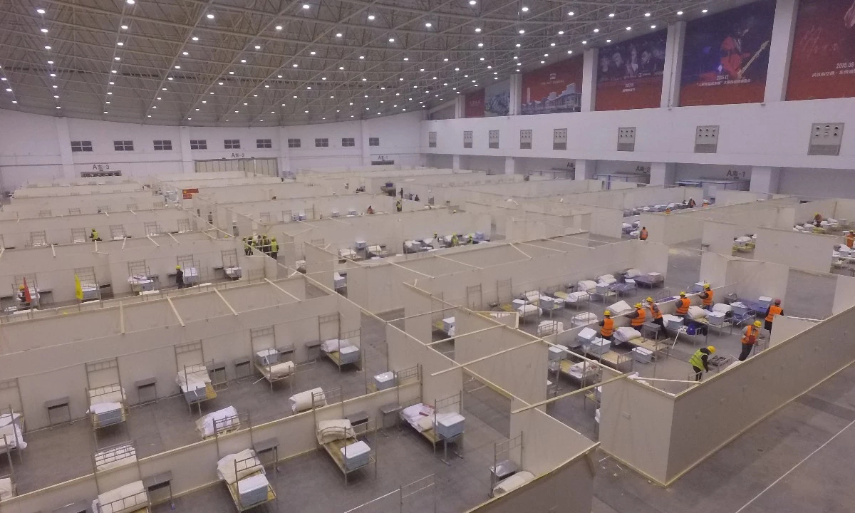 圖為武漢客廳“方艙醫院”現場圖。