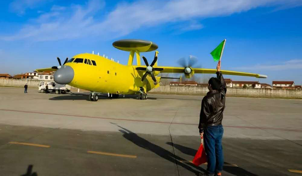 為確保抗擊疫情與試飛工作兩不誤，陜飛組織相關單位召開了疫情期間飛行組織研討會，編制下發了《疫情期間陜飛公司試飛現場管理辦法》，對疫情期間飛行計劃申報程序、任務下達與協同、飛機準備與消毒、保障人員與測溫、車輛消毒與停放、進場組織與實施、退場組織與排故等方面做出了詳細規定。