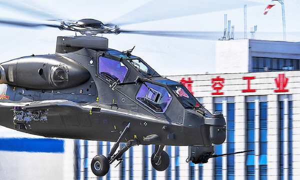 2月20日，景德鎮呂蒙機場春光明媚，旋翼轟鳴打破了連日來的寧靜，5架直升機依次騰空而起，航空工業昌飛迎來了新春后的第一飛。本次開飛標志著昌飛全面打響“一手抓疫情防控，一手抓科研生產”的雙線攻堅戰，必將極大增強全體干部職工堅決打贏戰“疫”、奮力完成各項科研生產任務的信心和決心。