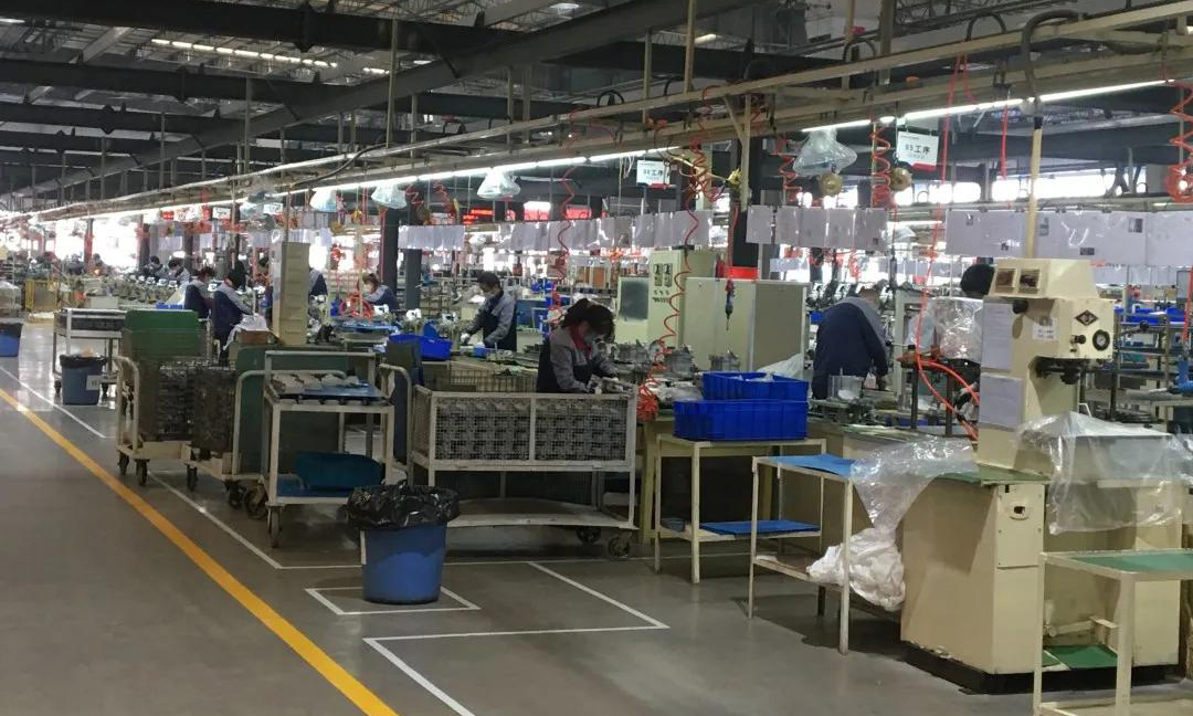 輕騎大韓股東方多次對企業做好復工準備、協調復工事宜作出指導要求，2月10日順利復工。復工以來，已累計生產摩托車整車400余輛、發動機1200余臺，船用舷外機零部件實現正常交付，累計1100余件。