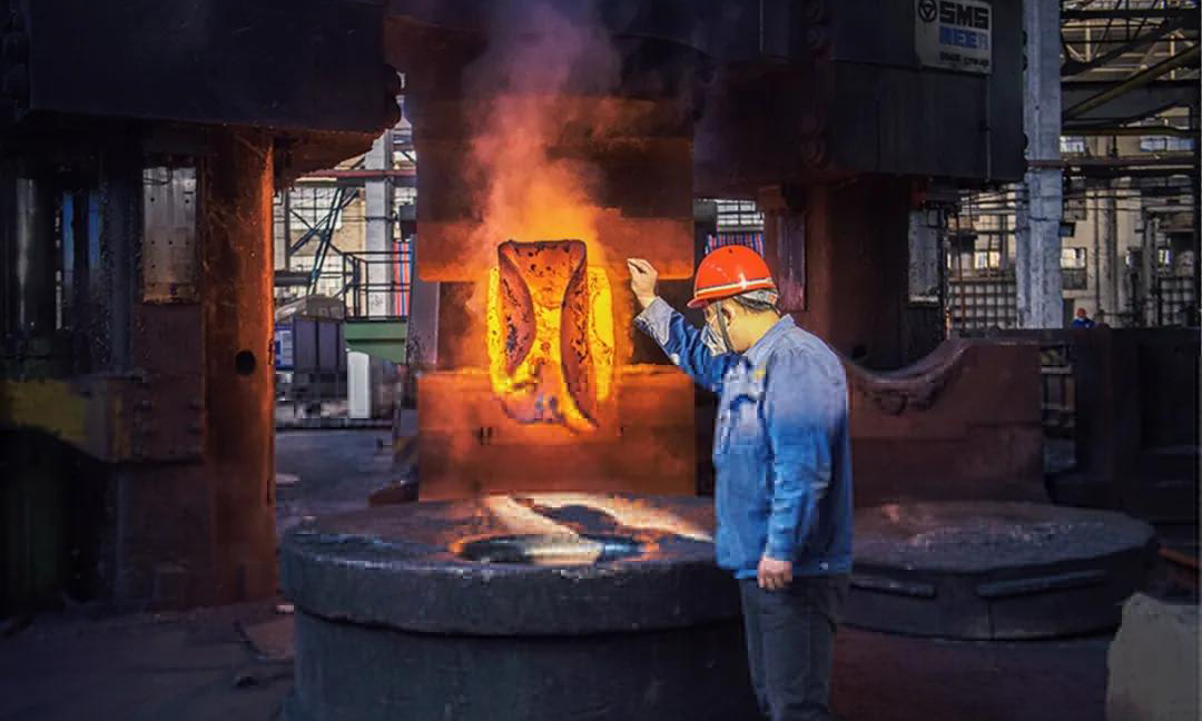 為保重點客戶合同、搶產品進度，中原特鋼高級技師曲曉連續32小時跟班指導，解決了某特種產品在鍛造中的瓶頸，順利完成該重點產品鍛造任務。