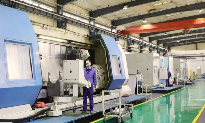 晉西集團(tuán)在做好疫情防控的前提下，穩(wěn)步恢復(fù)產(chǎn)能，按下生產(chǎn)“快進(jìn)鍵”。鐵路車輛板塊成功中標(biāo)400輛C70E、800輛NX70型鐵路貨車；鐵路零部件板塊3月份發(fā)出SCT110t搖枕側(cè)架144輛、K6搖枕側(cè)架120輛，圓滿完成月度計(jì)劃指標(biāo)；銅材板塊3月份完成產(chǎn)成品產(chǎn)量1900噸，同比增長(zhǎng)34.75%，超額完成當(dāng)月目標(biāo)。