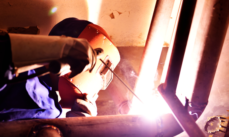 北化研究院集團(tuán)慶陽(yáng)化工聚焦主責(zé)主業(yè)，提前謀劃主要產(chǎn)品全年生產(chǎn)進(jìn)度控制網(wǎng)絡(luò)圖，針對(duì)性制定解決措施和保障方案，一季度，公司生產(chǎn)經(jīng)營(yíng)逆勢(shì)上揚(yáng)，工業(yè)總產(chǎn)值累計(jì)完成季度計(jì)劃的133.07%，同比增長(zhǎng)252.2%。各主要訂貨品種全面飄紅，生產(chǎn)合同全部按約定交付。