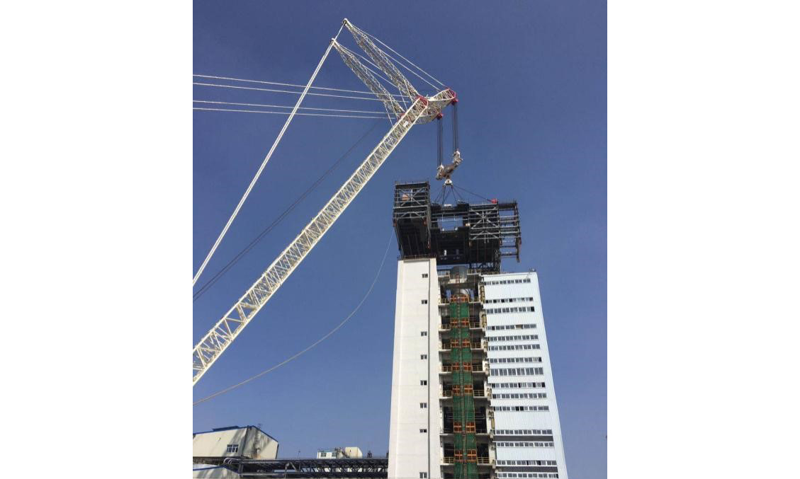 近日，中國化學工程兗煤榆林聚甲氧基二甲醚項目氣化框架頂層模塊化鋼結構一次吊裝就位，為氣化裝置半廢鍋氣化爐的最終交付創造了有利條件。