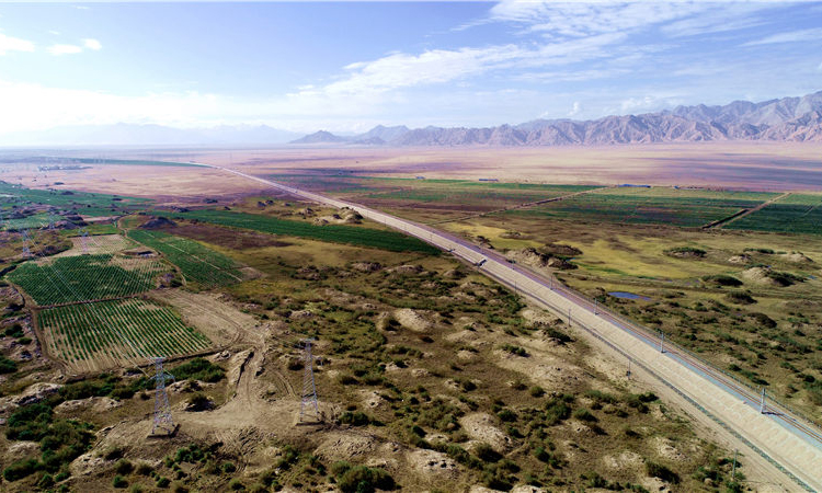 格庫鐵路青海段于2014年12月15日開工建設。格庫鐵路全線預計將于今年年底開通運行，線路開通后，格爾木到庫爾勒將由原先的26個小時縮短至12個小時左右。