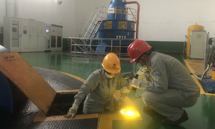 國家能源集團富水水力發電廠檢查機組排水系統。