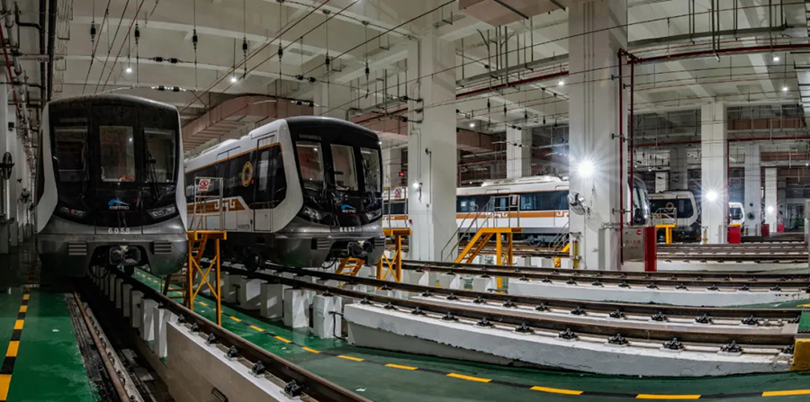 盾構(gòu)施工18次下穿鐵路、地鐵和高速公路，創(chuàng)造了全國(guó)首次在富水砂卵石地層，盾構(gòu)近距離“零沉降”下穿運(yùn)營(yíng)地鐵線，全國(guó)首次采用粘土咬合樁止水帷幕技術(shù)，臨江始發(fā)與接收盾構(gòu)等新紀(jì)錄，并以單天最高掘進(jìn)16環(huán)，單月最高掘進(jìn)353環(huán)的數(shù)據(jù)刷新成都地鐵施工最快速度。