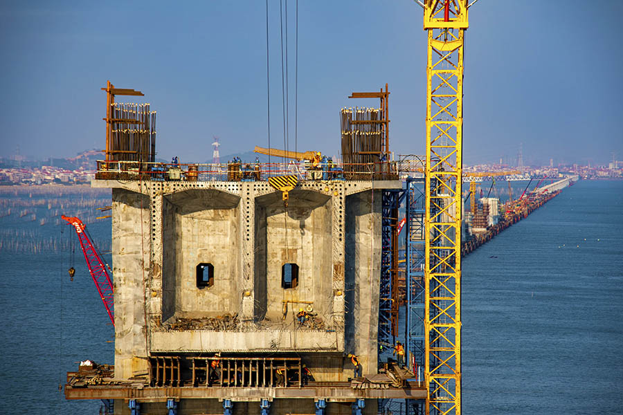 圖為湄洲灣跨海大橋建設(shè)現(xiàn)場。（金偉 攝）