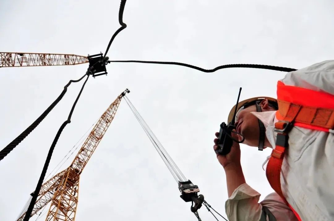 渤中19-6氣田試驗區(qū)開發(fā)項目，是渤中19-6凝析氣田滾動開發(fā)的“急先鋒”，包含一座導管架和海上平臺的建造、兩條海底管線和一條海纜的敷設(shè)，以及兩座海上平臺的適應性改造、一座處理廠的改造等。