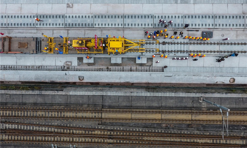 據悉，成貴高鐵全長632．6公里，設計時速250公里，通車后，從成都到貴陽的行車時間將由目前約14個小時縮短到2個多小時。（新華社記者 薛玉斌 攝）