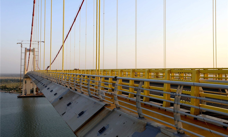 這是在莫桑比克馬普托拍攝的馬普托跨海大橋。（新華社記者 王騰 攝）