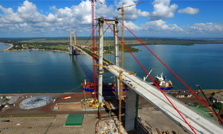 這是在莫桑比克馬普托拍攝的馬普托跨海大橋。新華社發