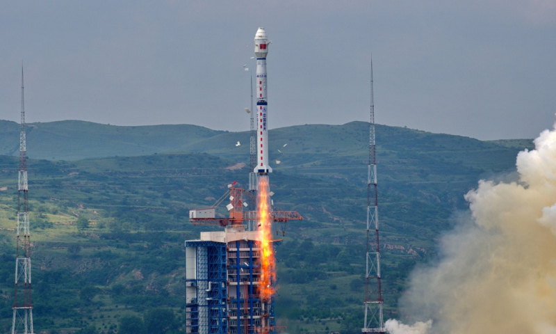 高分十一號衛星主要應用于國土普查、城市規劃、土地確權、路網設計、農作物估產和防災減災等領域，可為國家重大戰略實施和國防現代化建設提供信息保障。（新華社記者 曹陽 攝）