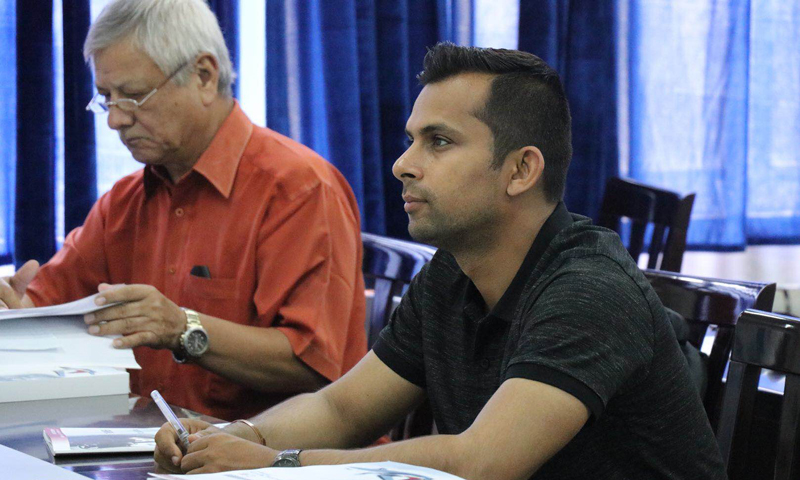 在老撾、柬埔寨、尼泊爾、湯加、剛果布、喀麥隆等“一帶一路”沿線國家，都出現了新舟60飛機翱翔的身影。不僅擴大了中國民機品牌在世界范圍內的影響力，更顯著改善了當地民眾交通出行狀況，在創造大量就業機會的同時，給當地政府和社會提供了良好的社會效益和經濟效益。圖為正在中國接受教學和訓練的尼泊爾飛行員。（王文鐸 攝）